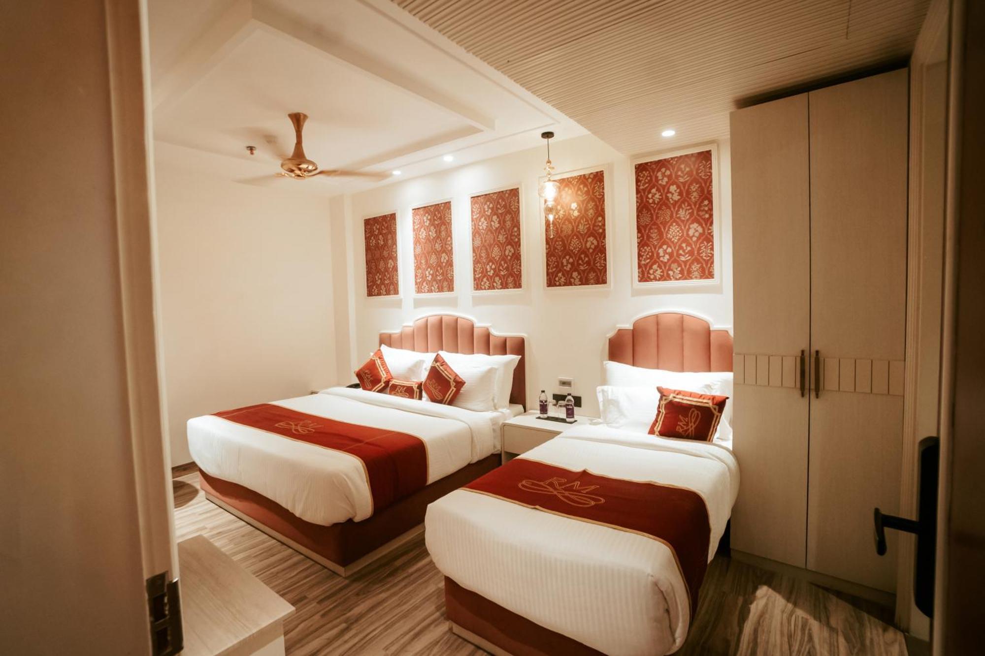 Hotel Stamps Red Martin By Eight Continents - 70 Steps From Golden Temple Amritsar Exterior foto