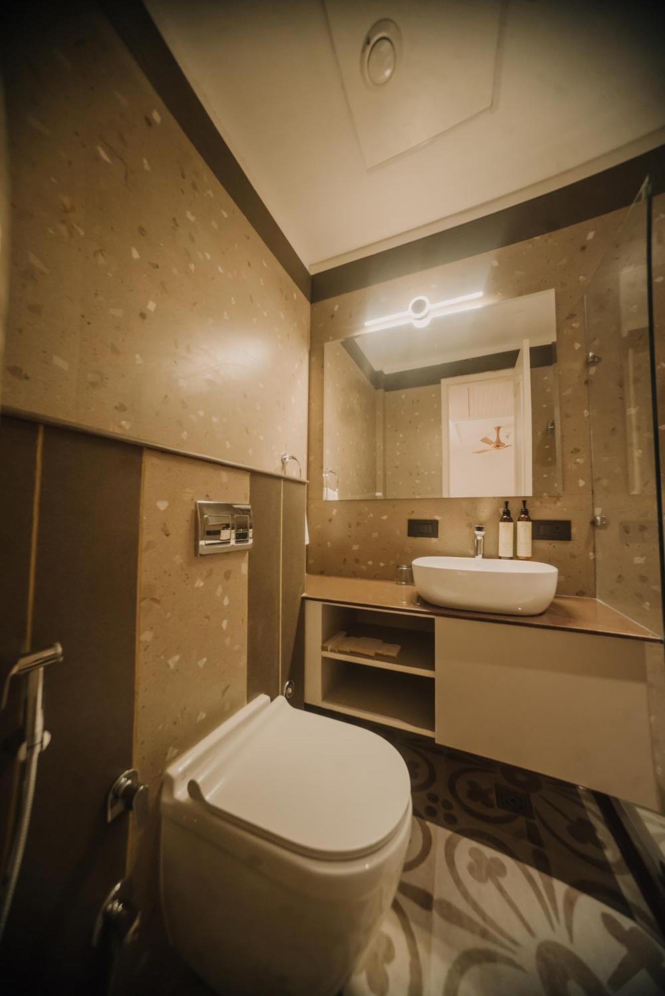 Hotel Stamps Red Martin By Eight Continents - 70 Steps From Golden Temple Amritsar Exterior foto