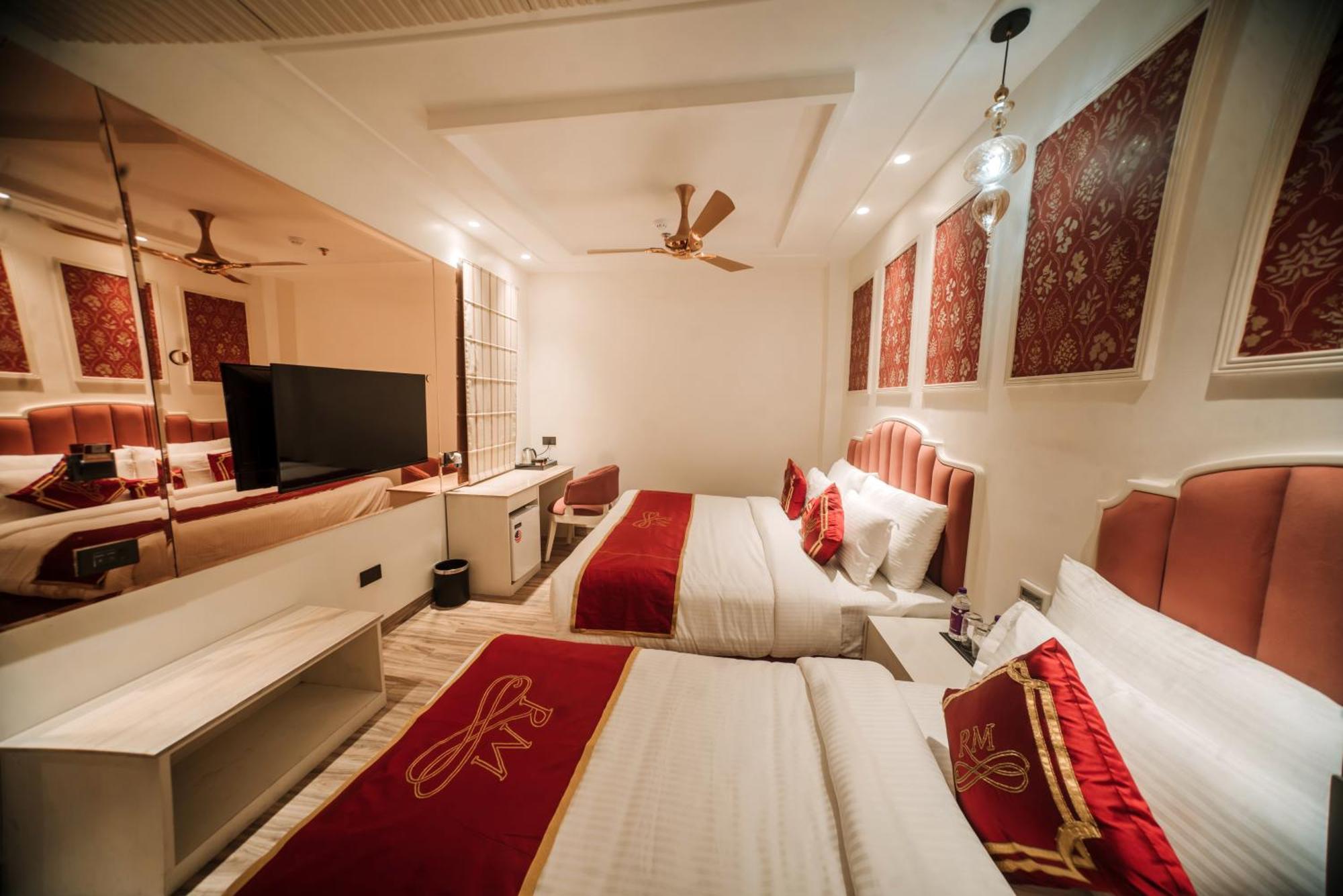 Hotel Stamps Red Martin By Eight Continents - 70 Steps From Golden Temple Amritsar Exterior foto