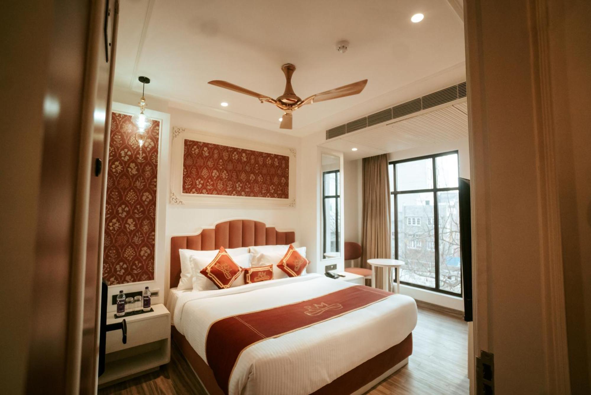 Hotel Stamps Red Martin By Eight Continents - 70 Steps From Golden Temple Amritsar Exterior foto