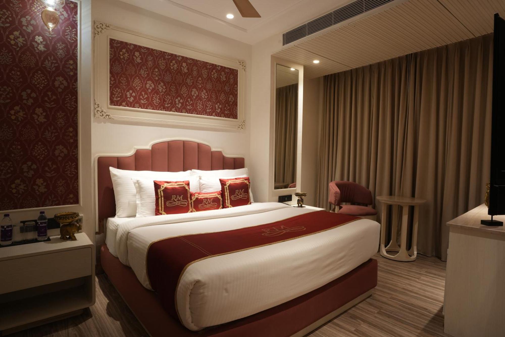 Hotel Stamps Red Martin By Eight Continents - 70 Steps From Golden Temple Amritsar Exterior foto