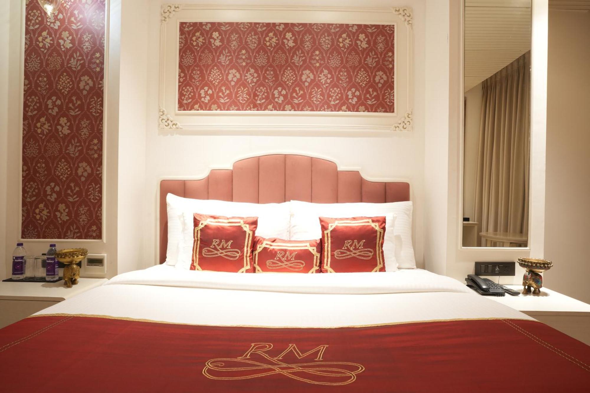 Hotel Stamps Red Martin By Eight Continents - 70 Steps From Golden Temple Amritsar Exterior foto
