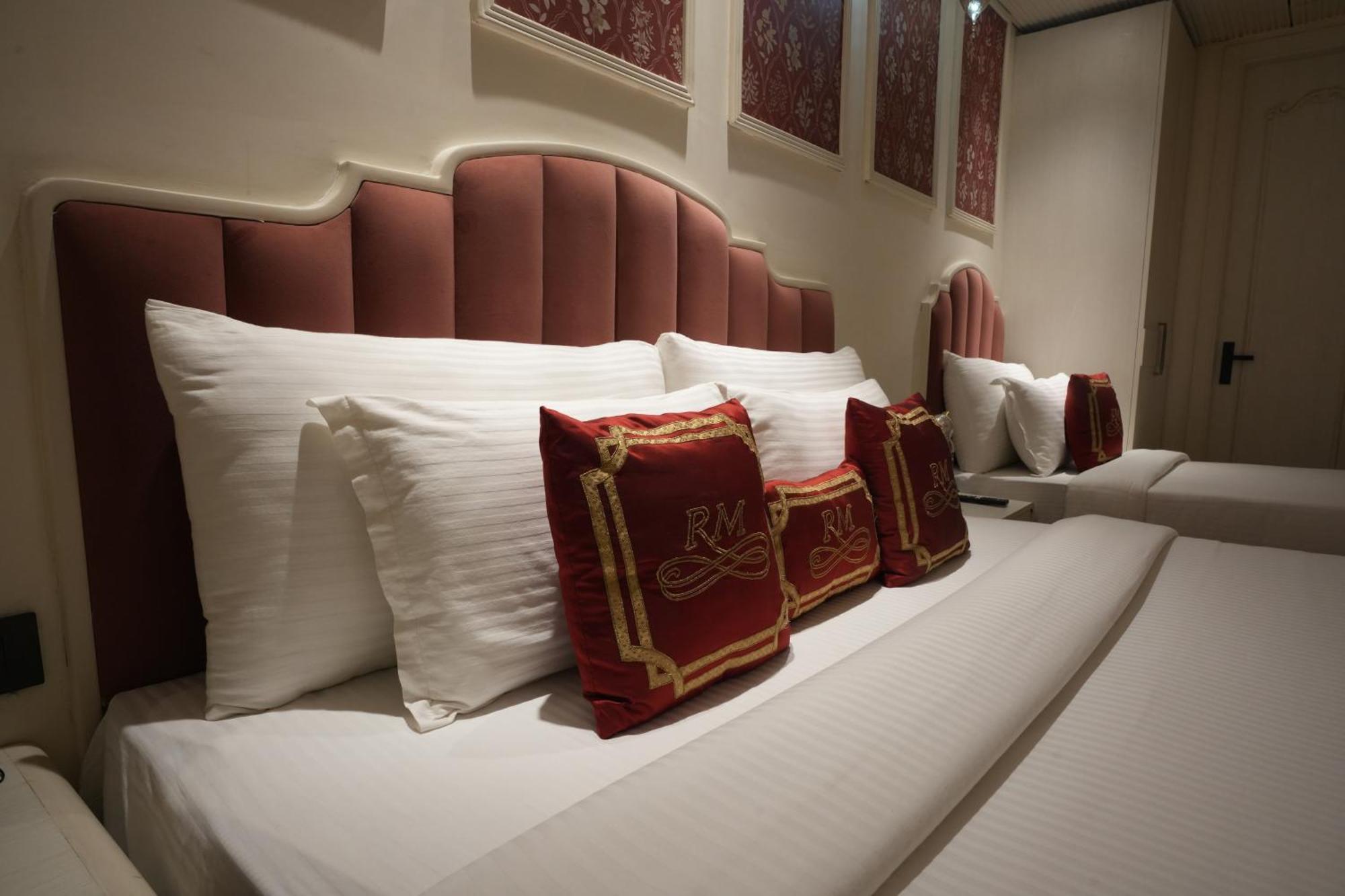 Hotel Stamps Red Martin By Eight Continents - 70 Steps From Golden Temple Amritsar Exterior foto