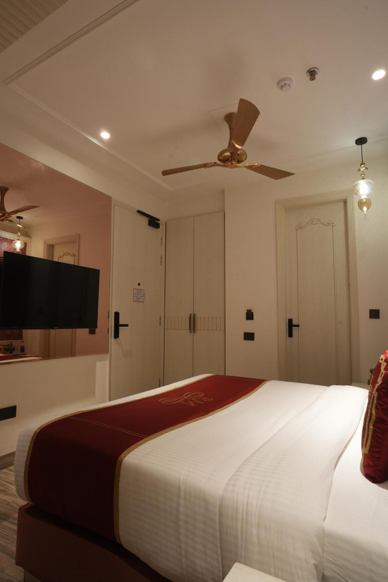 Hotel Stamps Red Martin By Eight Continents - 70 Steps From Golden Temple Amritsar Exterior foto