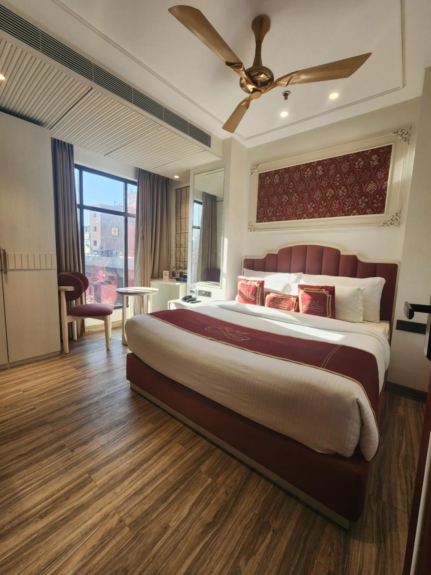 Hotel Stamps Red Martin By Eight Continents - 70 Steps From Golden Temple Amritsar Exterior foto